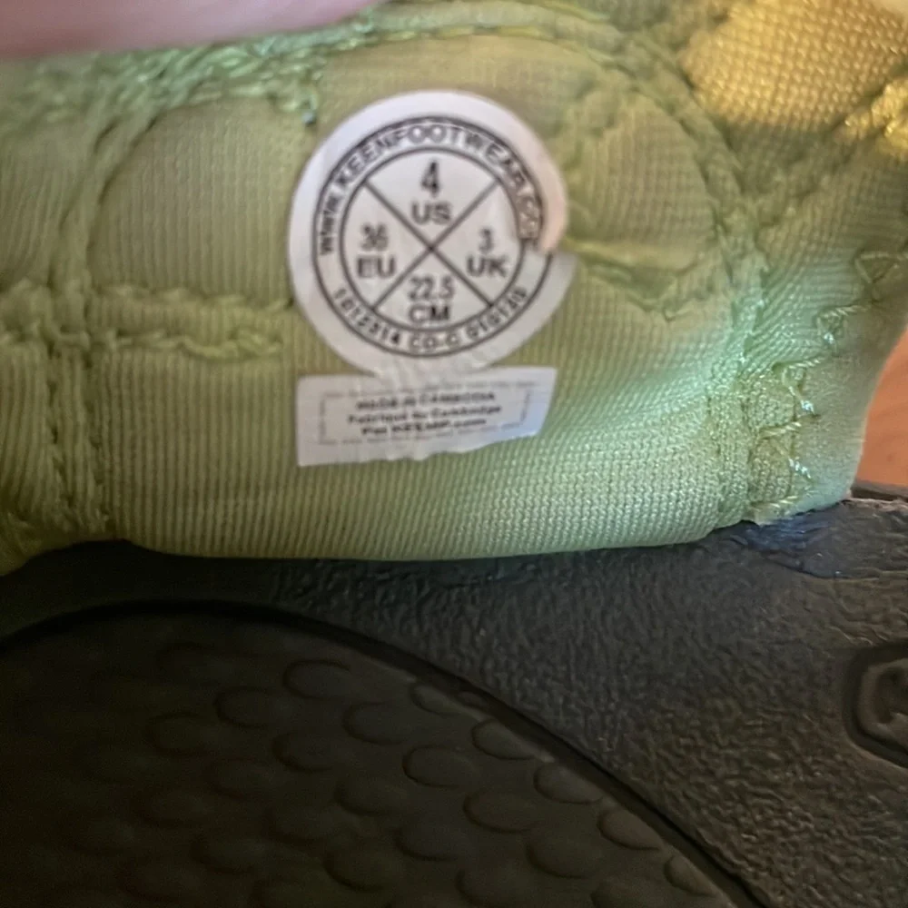 KEEN Water Sandals Size 4